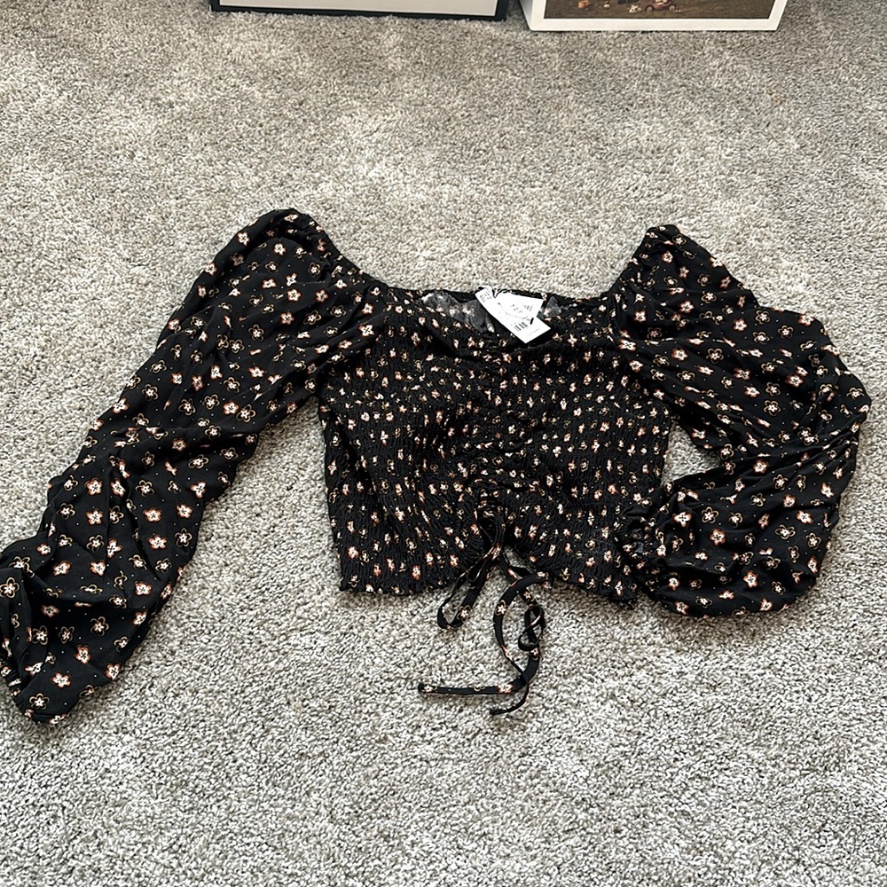 Topshop women’s crop top. Long sleeves